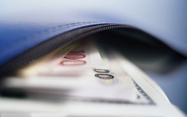 金价暴跌66美元 如何交易黄金？