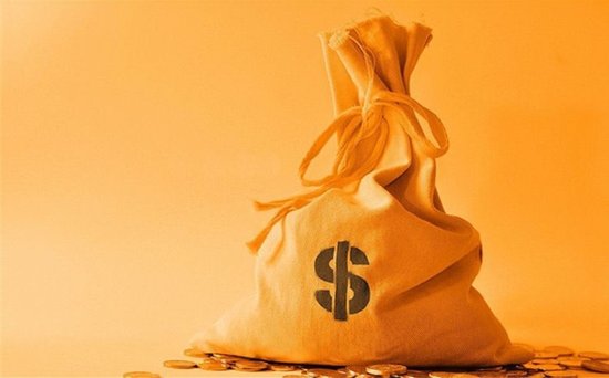 美联储维持鹰派立场施压金价，黄金重回区间震荡